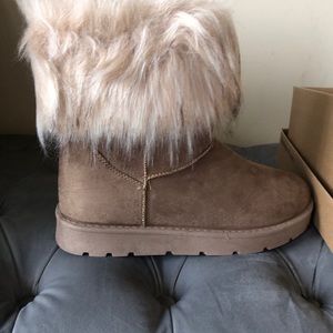 New size 8 Dirty Laundry light brown furry boots.